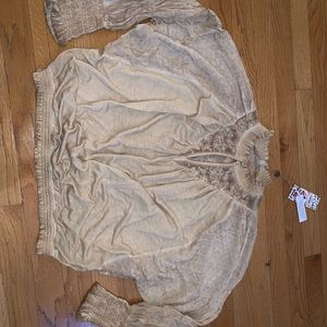 Cuteee tan shirt from buckle!!